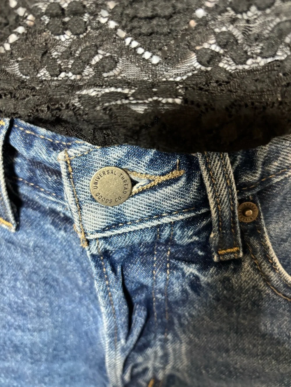Universal Thread Blue Mid-Rise 90’s Baggy Distressed Denim Shorts